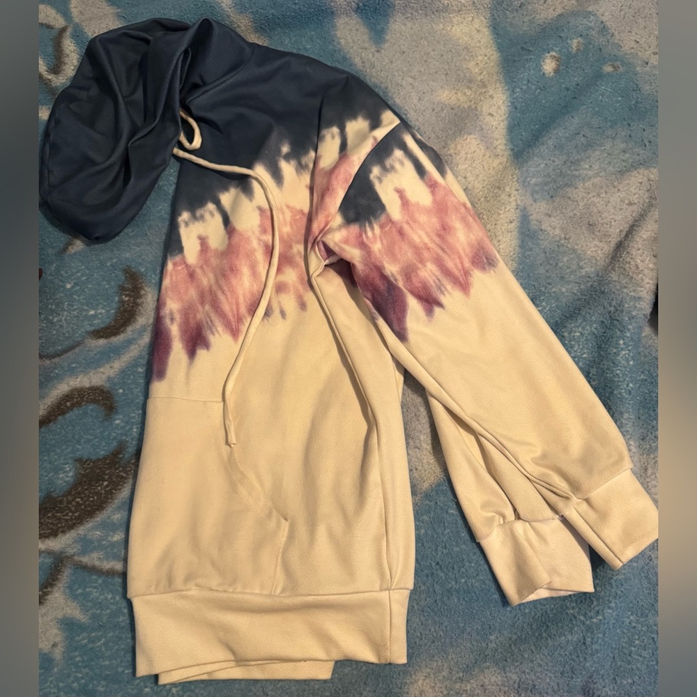 Hooded Pullover Sweatshirt
Size M